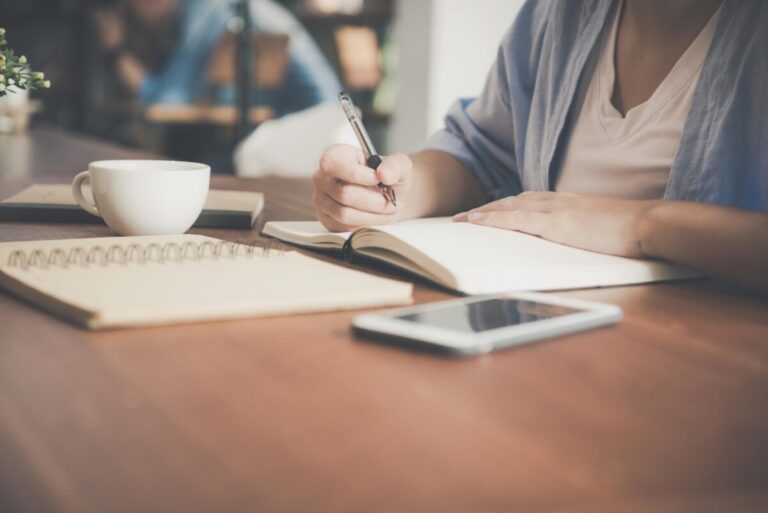 The Ultimate Mom Life Reset: How to Organize Your Mind, Home & Routine for a Fresh Start (Anytime of the Year)