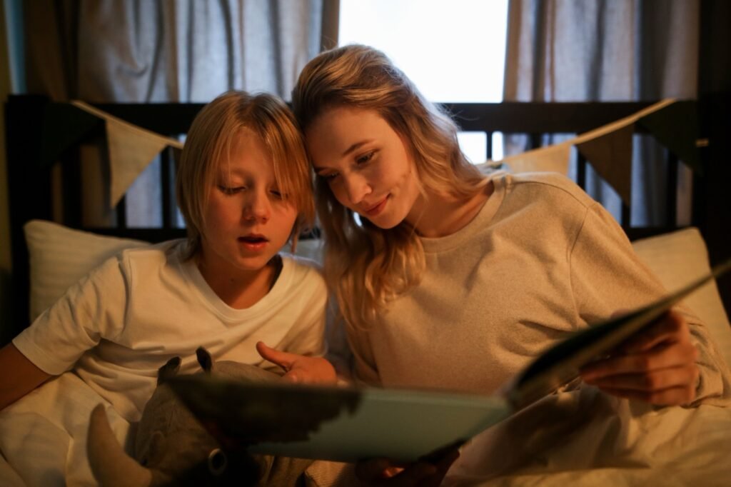 What to Do Between Bath Time and Bedtime (Without Turning Your Evening Into Chaos)